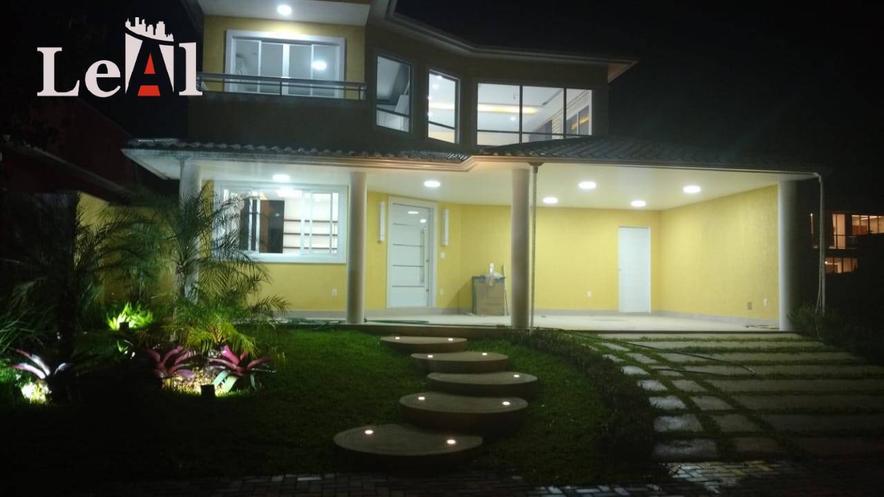 Casa à venda com 3 quartos, 302m² - Foto 3