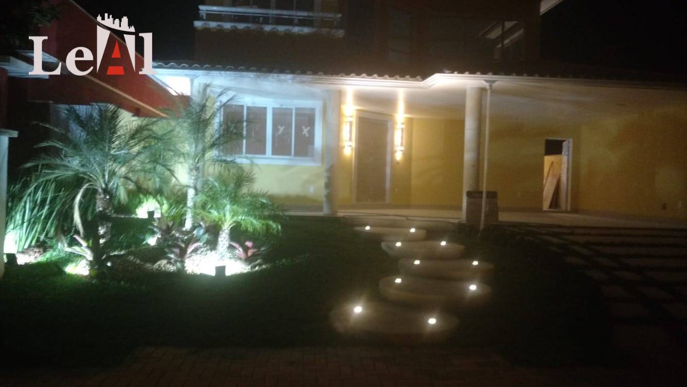 Casa à venda com 3 quartos, 302m² - Foto 24