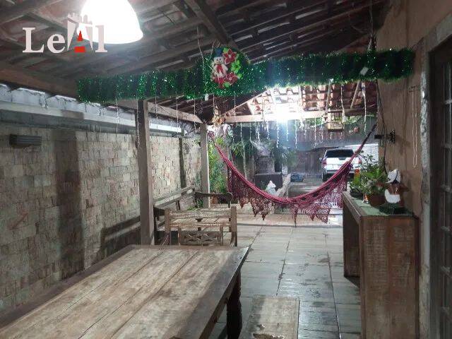Casa à venda com 4 quartos, 190m² - Foto 1