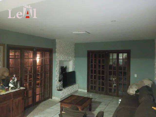 Casa à venda com 4 quartos, 190m² - Foto 7