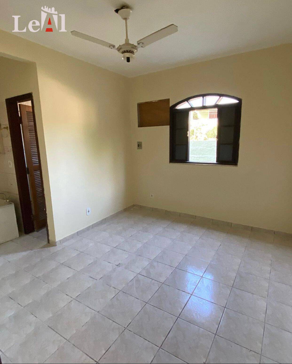 Casa à venda com 3 quartos, 90m² - Foto 8